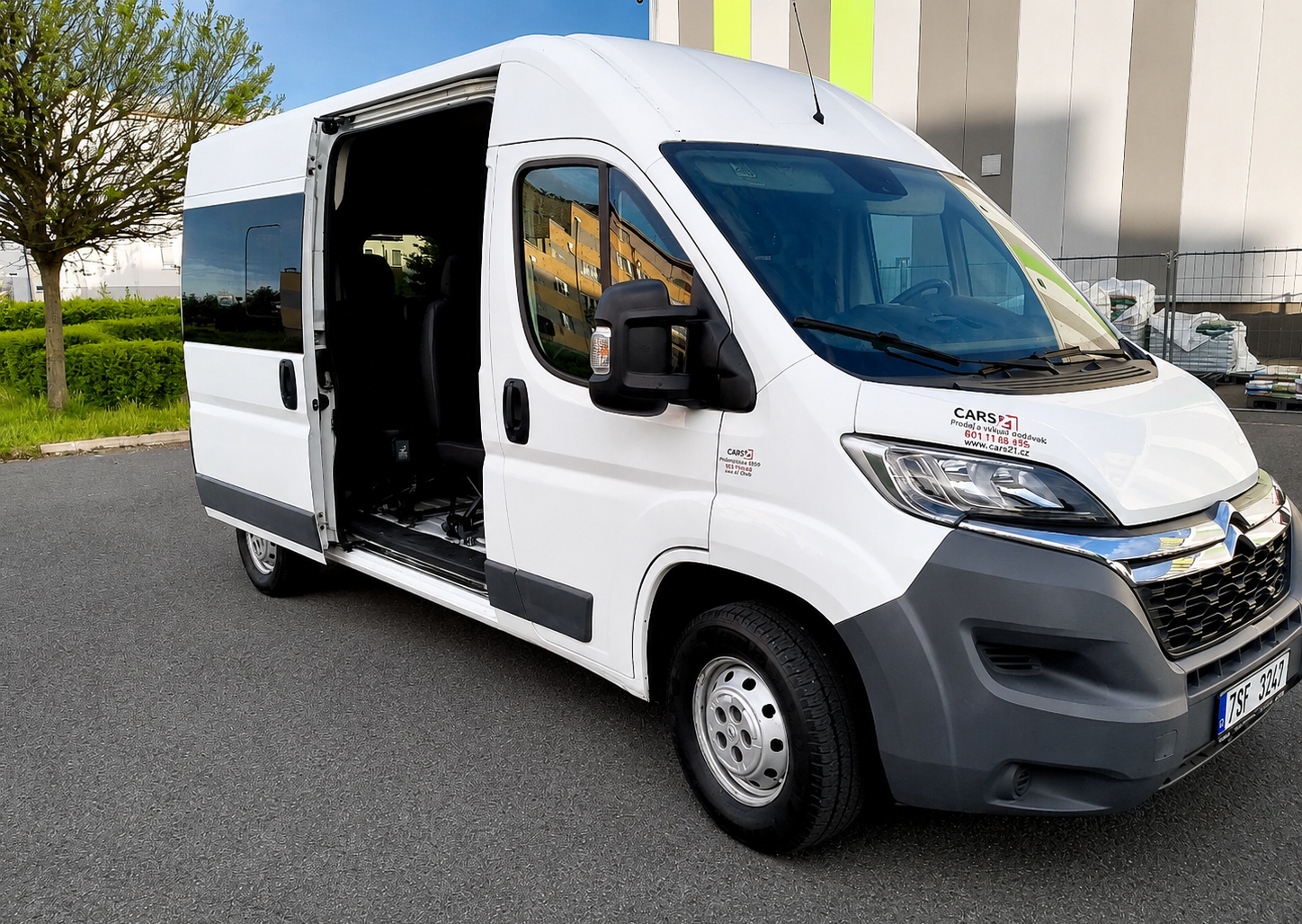 Citroen Jumper minibus 1 499 Kč/den